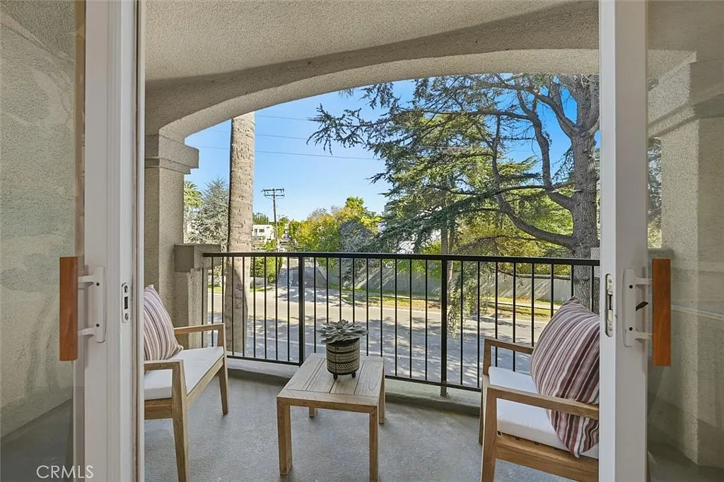 2 bed, 1182 sqft, $4,350 — Photo 2