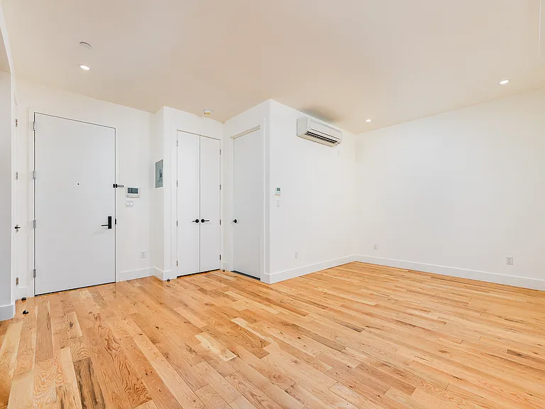 33 Franklin St #419 — Photo 4