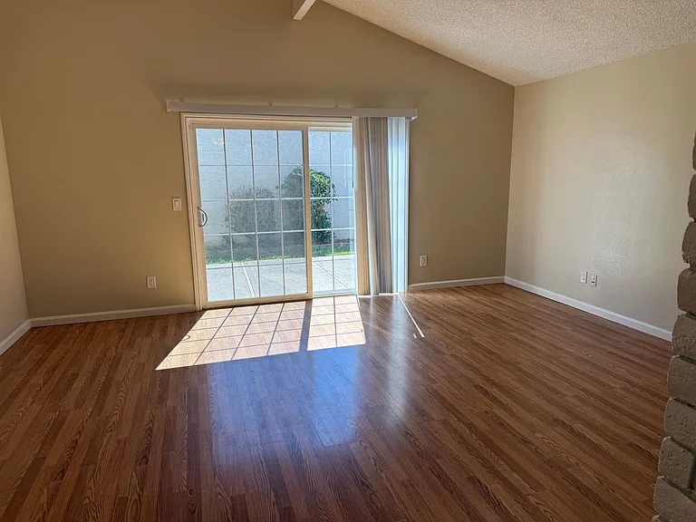 1266 Hartford Cir — Photo 9