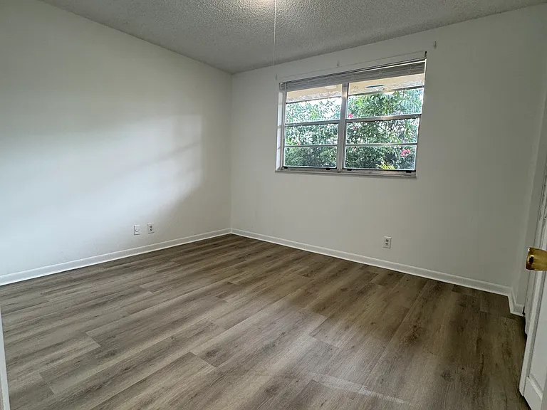 3900 NW 76th Ave #108 — Photo 8
