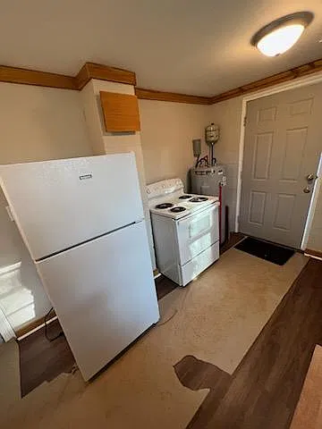 3 bed, $995 — Photo 3