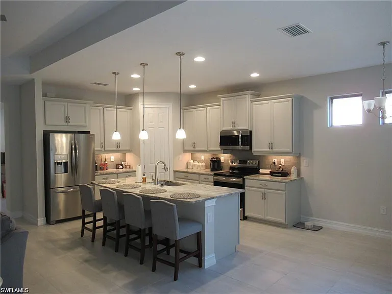 16382 Barclay Ct — Photo 2