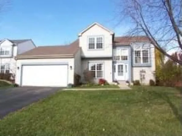 911 Willow St, Lake In The Hills, IL 60156