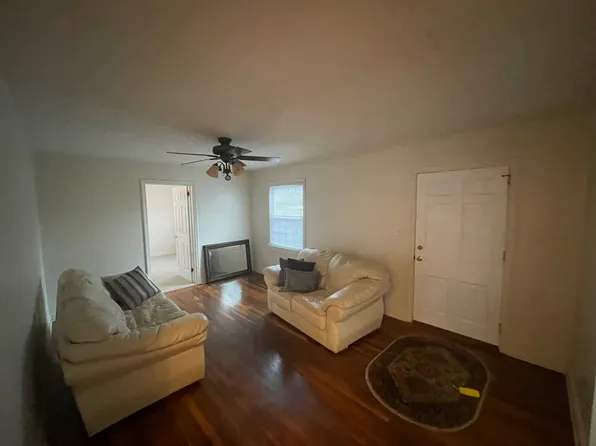 2727 Stratford Dr, Greensboro, NC 27408