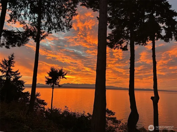 9010 178th Place SW, Edmonds, WA 98026