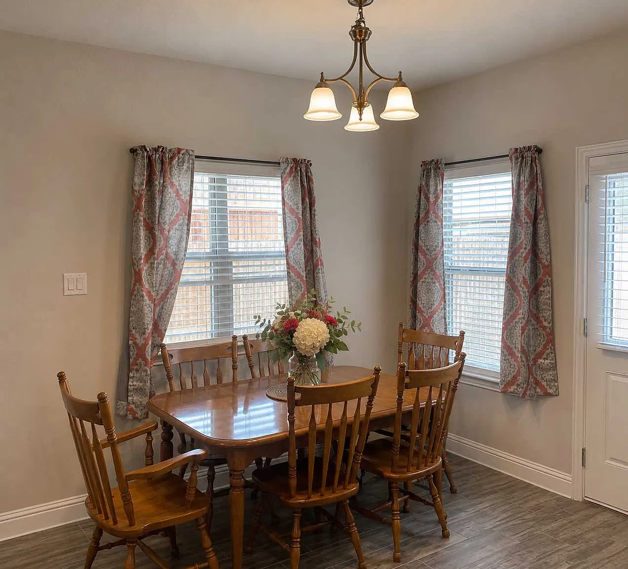 3 bed, 1693 sqft, $2,200 — Photo 3