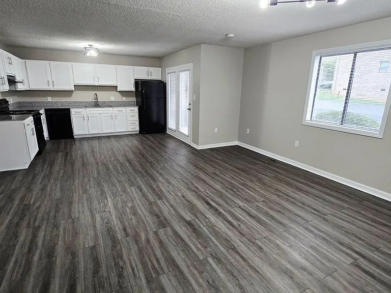 Country Shores Apartments — Photo 65