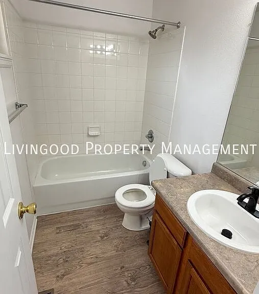 323 E Missouri Ave — Photo 4