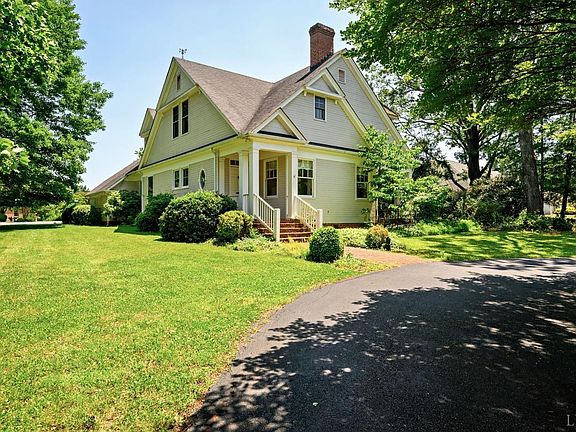 2nd image of 312 Saint Andrews Cir
