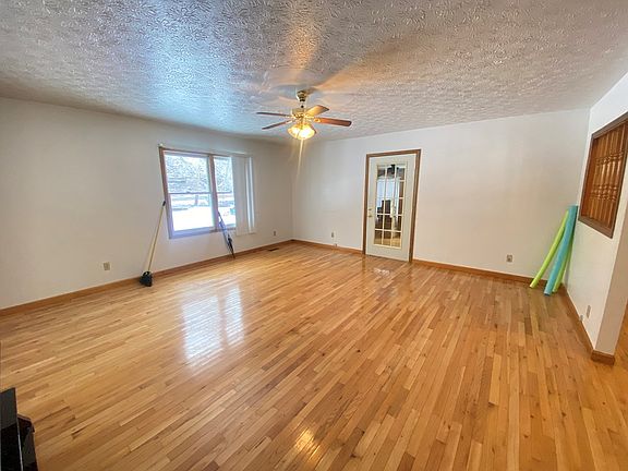 2nd image of 28 Gracieallen Ln