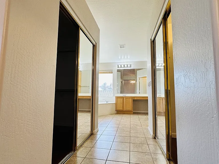 672 W Raven Dr — Photo 25