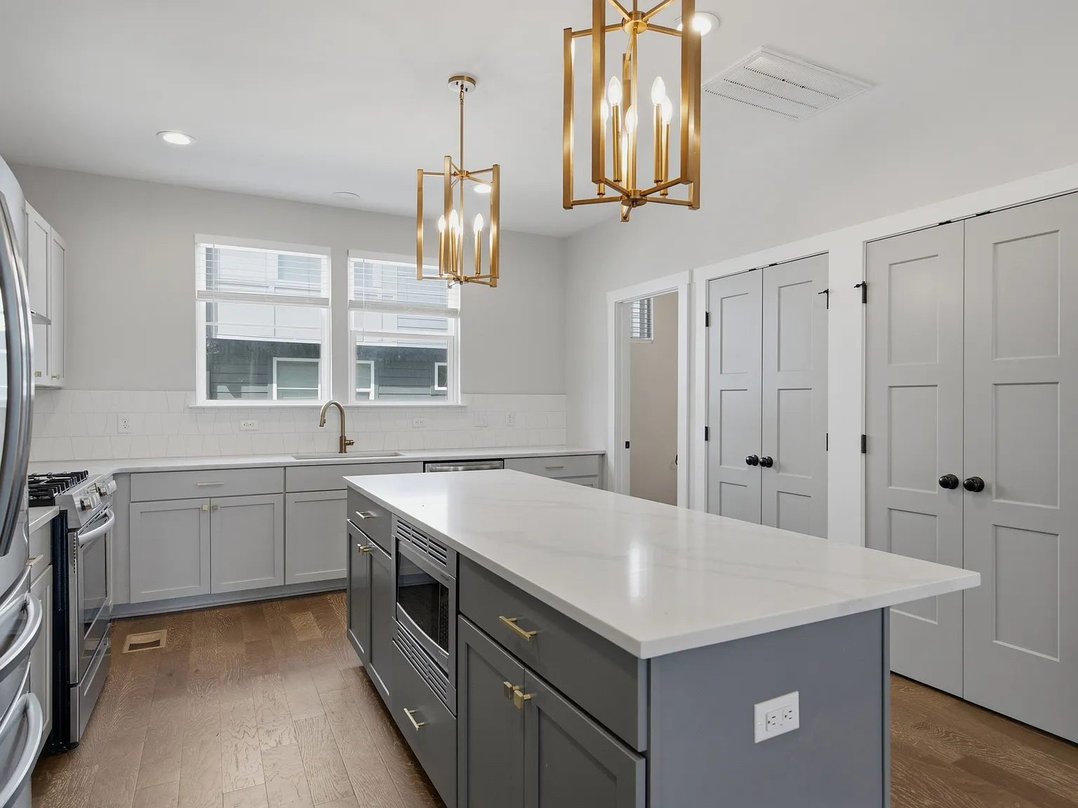 3 bed, 3.5 bath, 1922 sqft, $3,095 — Photo 4