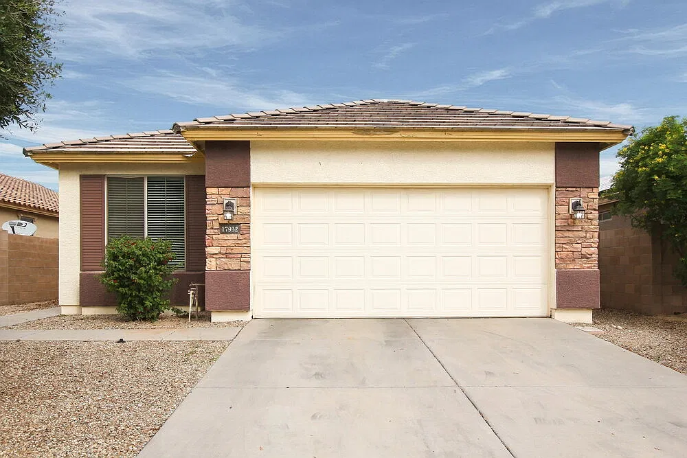 3 bed, 2.0 bath, 1681 sqft, $1,965 — Photo 1