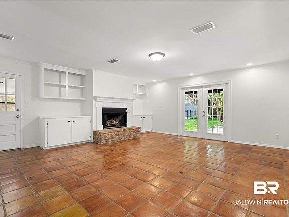 5th image of 555 Cumberland Rd E