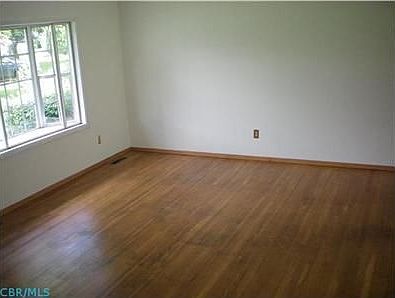 4th image of 6047 Tiverton Sq W