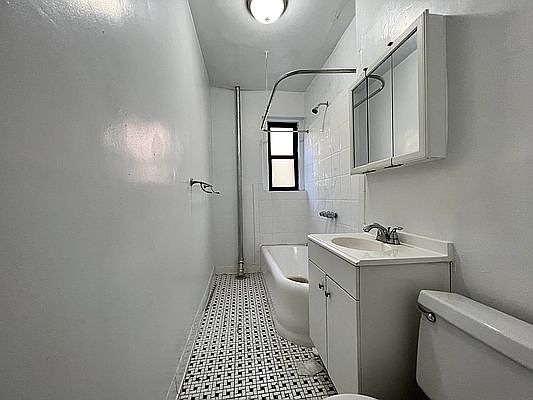 5th image of 245 Seaman Ave APT 3D