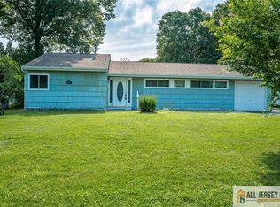 26 Kendall Rd, Kendall Park, NJ 08824