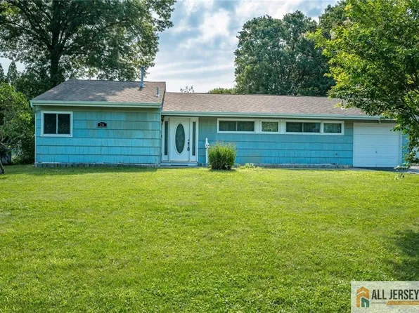26 Kendall Rd, Kendall Park, NJ 08824