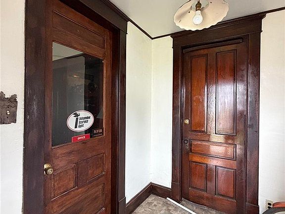 5th image of 909 A St NE