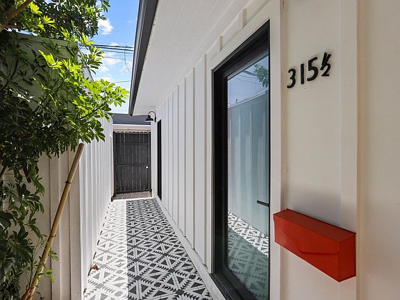 4th image of 315 Vernon Ave #1/2