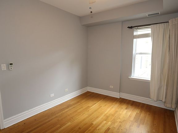 3rd image of 2455 W Sunnyside Ave