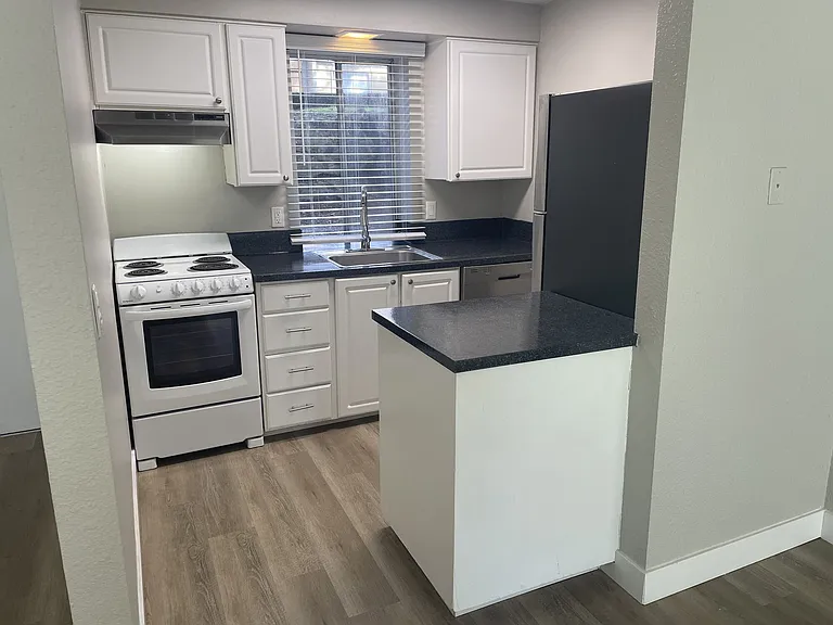 Sherwood Gardens — Photo 69