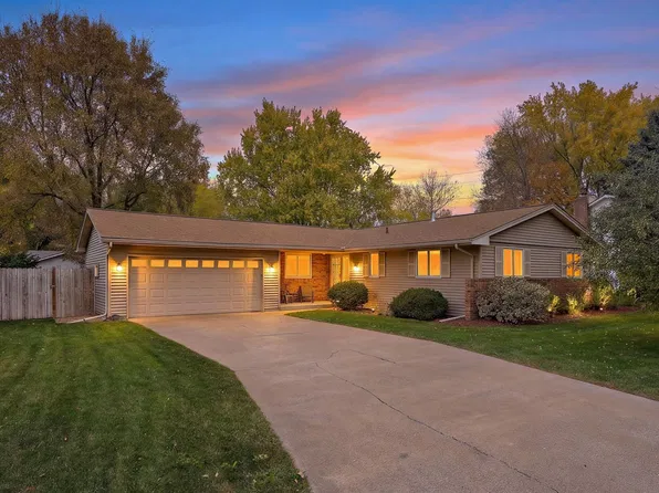 11209 Carver Ct, Burnsville, MN 55337