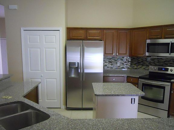 3rd image of 6751 Calistoga Cir