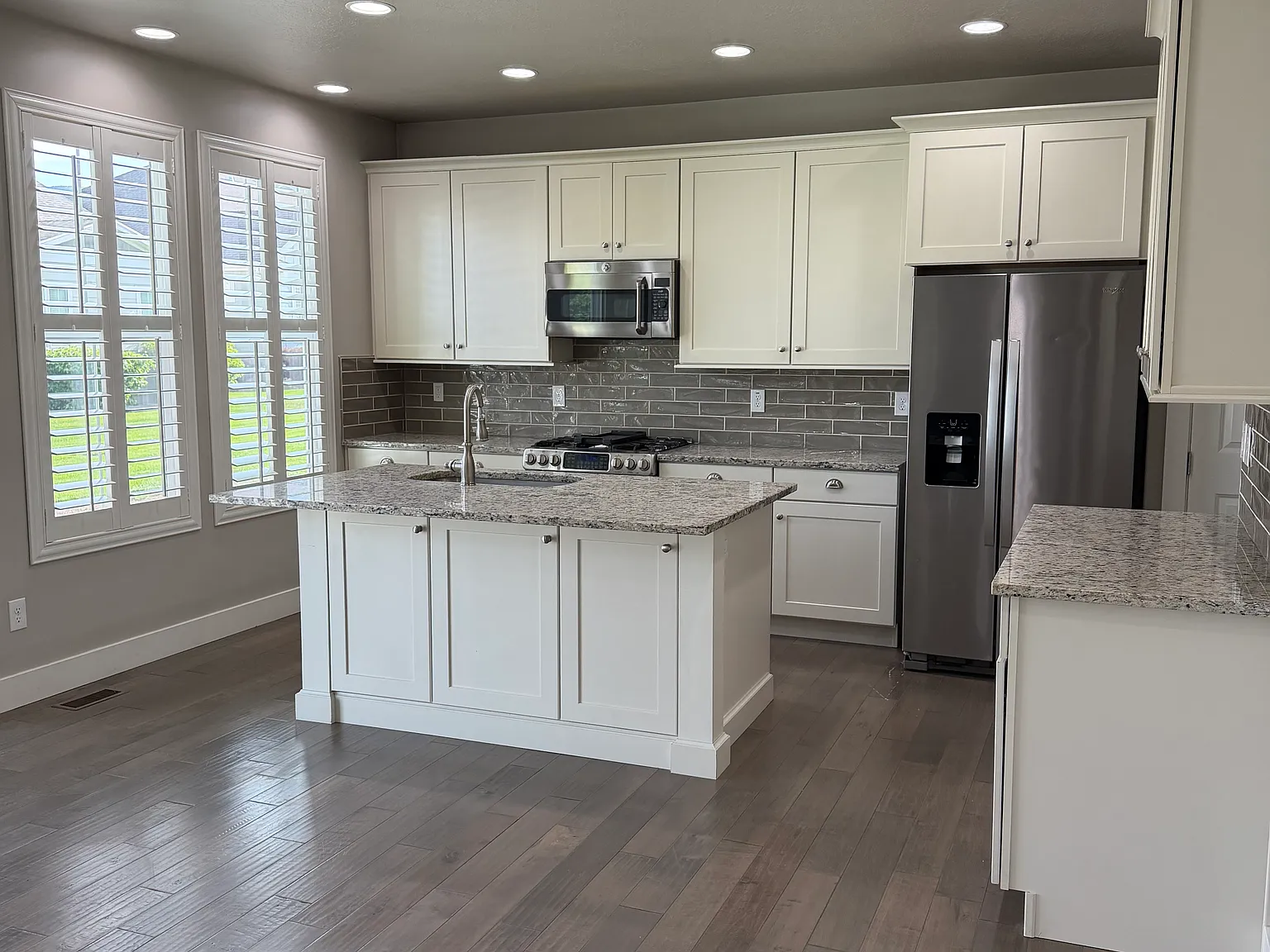 5 bed, 3452 sqft, $3,990 — Photo 2