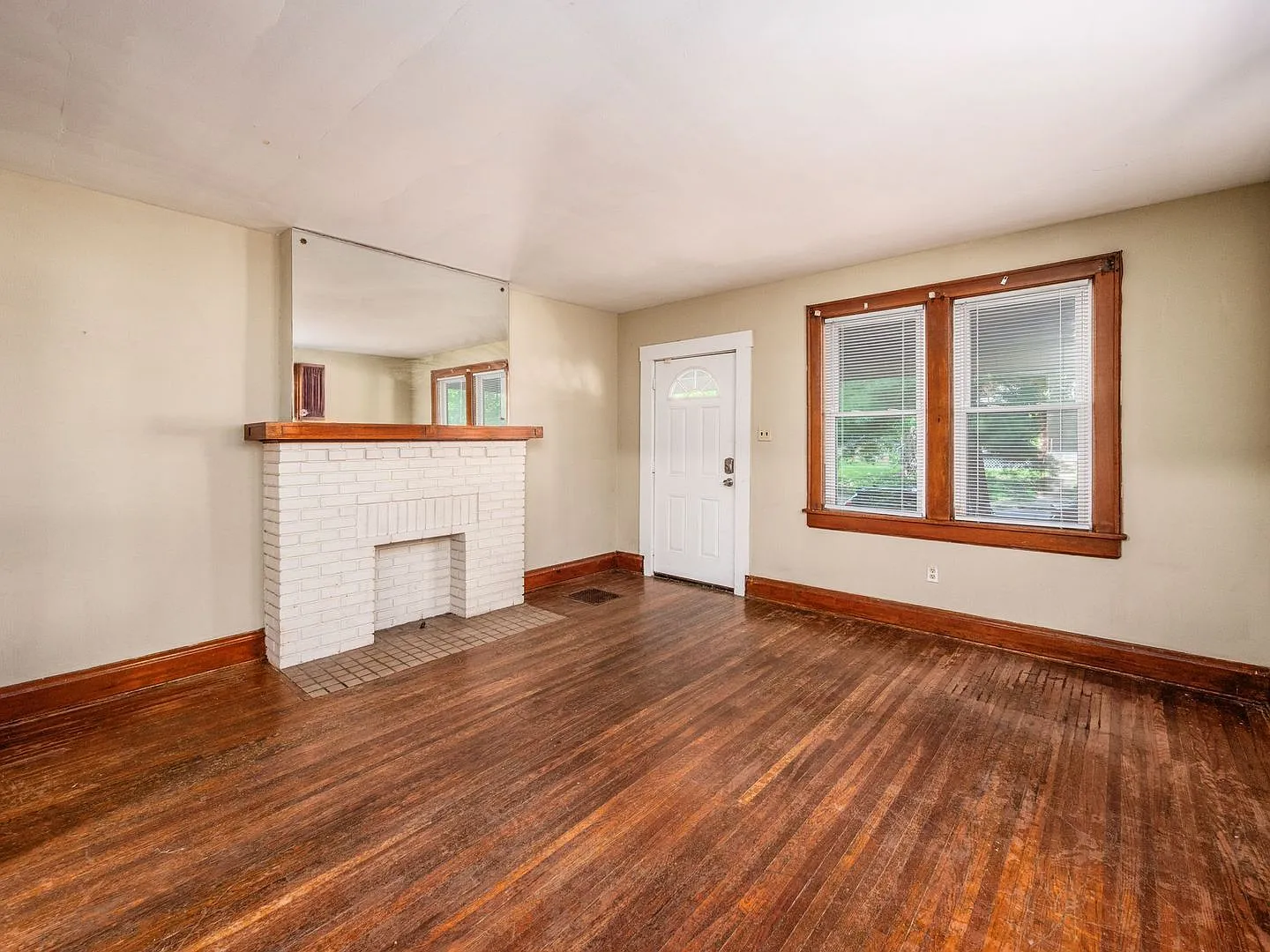 3 bed, 1.0 bath, $1,395 — Photo 4