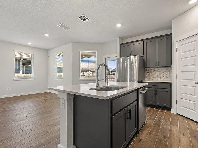 368 Banff Dr — Photo 13