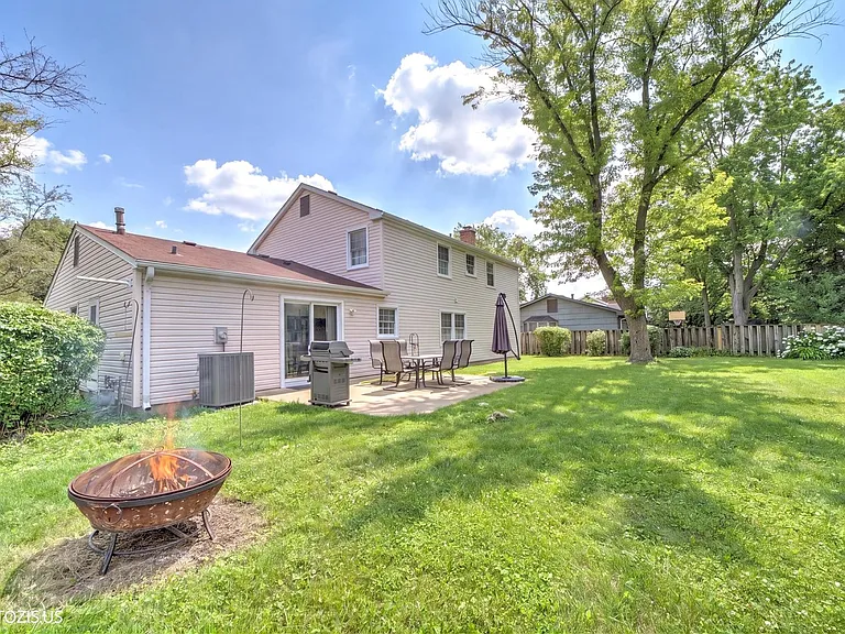 1111 Plum Grove Cir — Photo 41