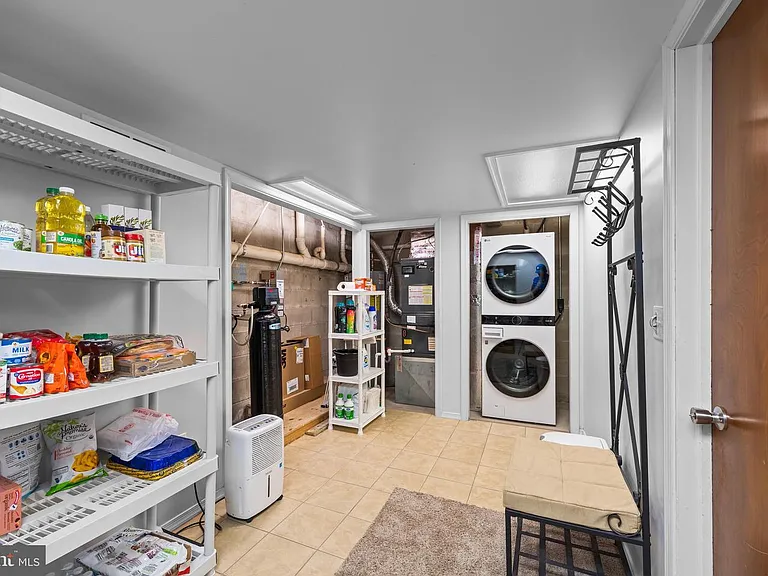 14 Garden Ct — Photo 4