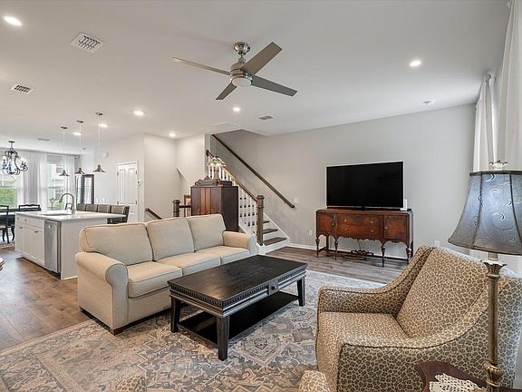 4th image of 124 Rowans Creek Dr