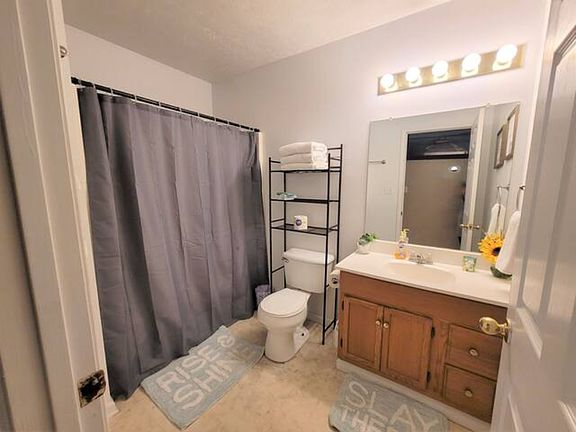 4th image of 412 Woodway Dr