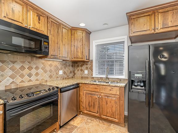 3rd image of 428 Plantation Ct