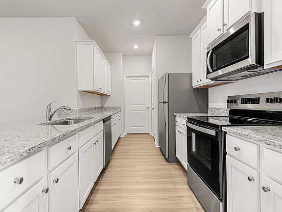 The kitchen comes with a full suite of stainless steel appliances!