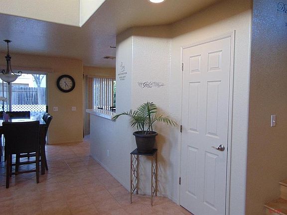 5th image of 633 W Mayten St