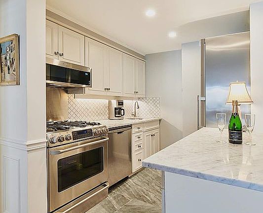 4th image of 333 E 66th St APT 5D