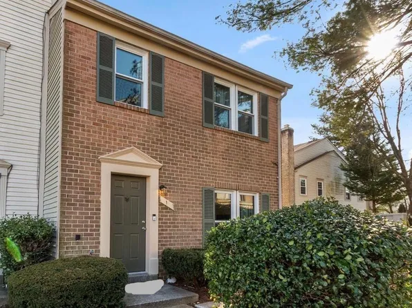 1 Appledowre Ct #137, Germantown, MD 20876