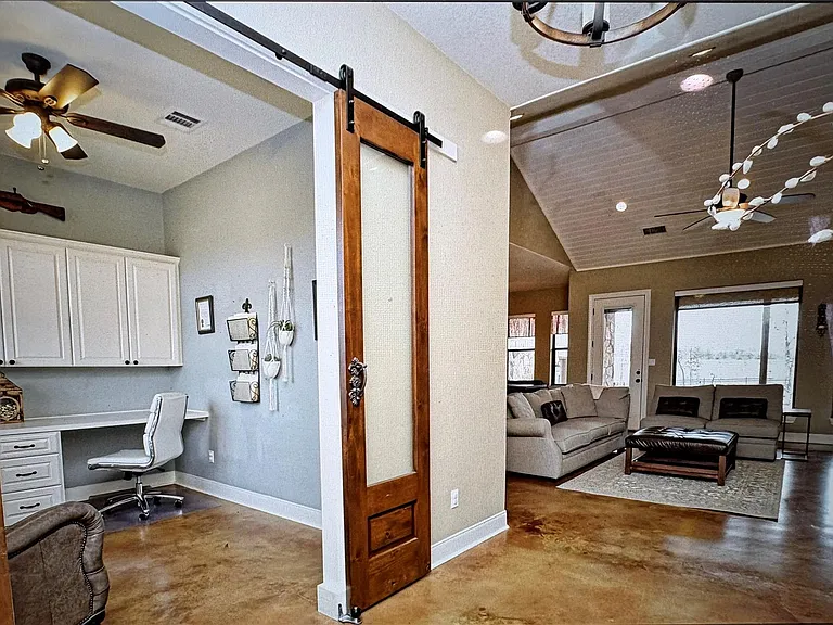 126 Packsaddle Dr — Photo 3