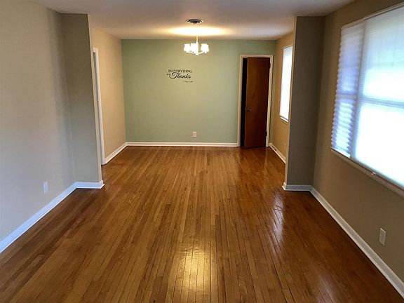 2nd image of 2112 Belmont Dr