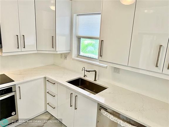 3rd image of 4071 N Dixie Hwy APT 21