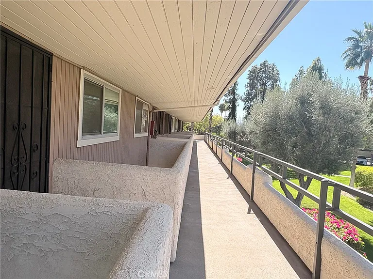 510 N Villa Ct — Photo 29