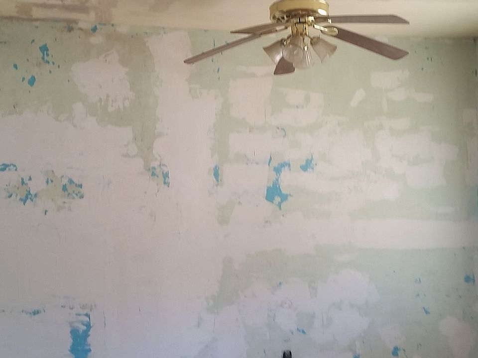 1st image of 104 S Grand Ave
