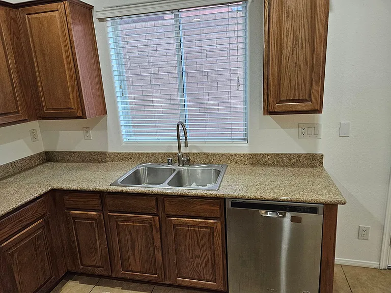 7349 Trailside Park Ct — Photo 20