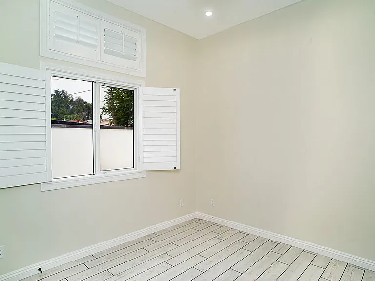 13310 Glenoaks Blvd — Photo 6