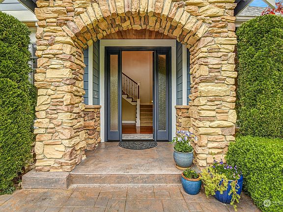 3rd image of 28206 NE Quail Creek Drive