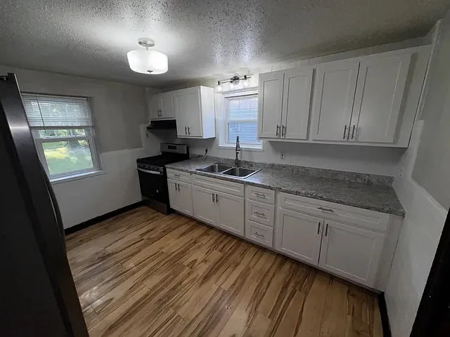 3 bed, 1423 sqft, $1,800 — Photo 2