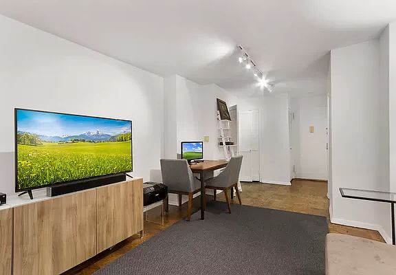 4th image of 220 E 57th St APT 9E